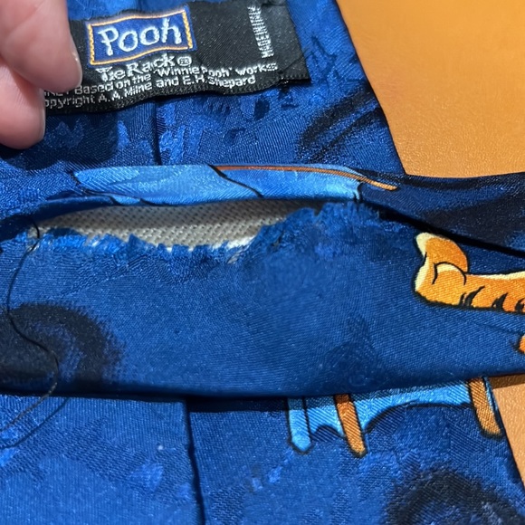 SET OF 3 DISNEY 100% SILK TIES- TIGGER AND POOH-TIE RACK QND EXQUISITE APPAREL - Picture 8 of 12